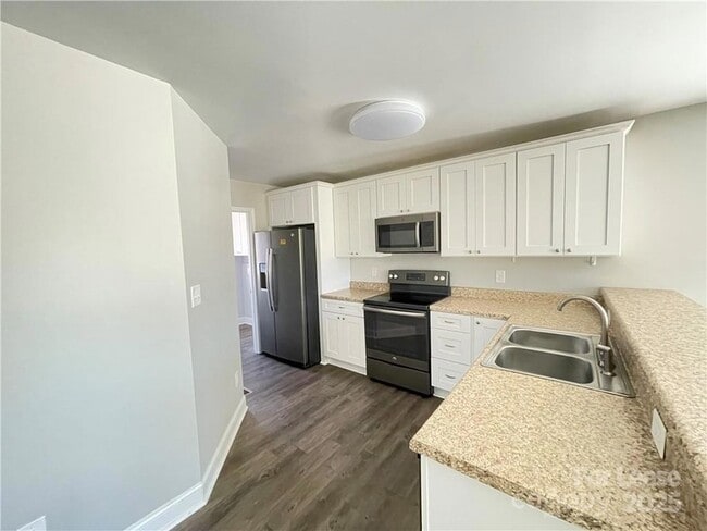 Building Photo - 26 E J St