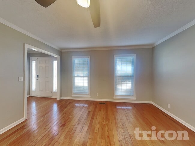 Building Photo - 2113 Putnam Ln