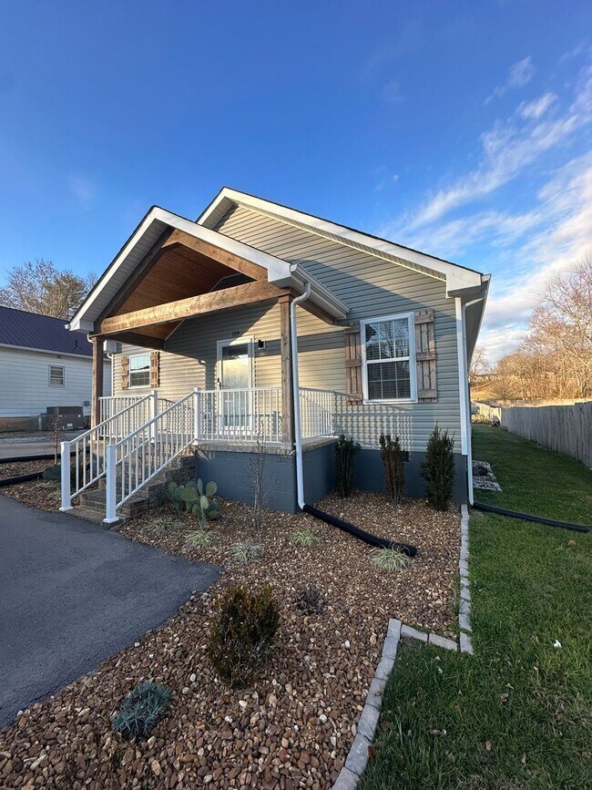 Foto del edificio - 3 br, 2 bath House - 109 Warren St.