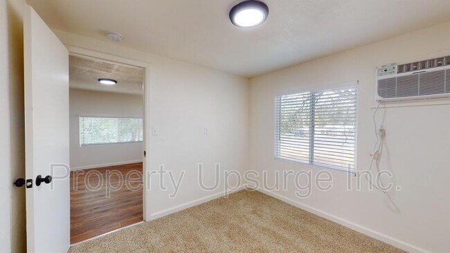 Building Photo - 1701 Grand Coulee Blvd