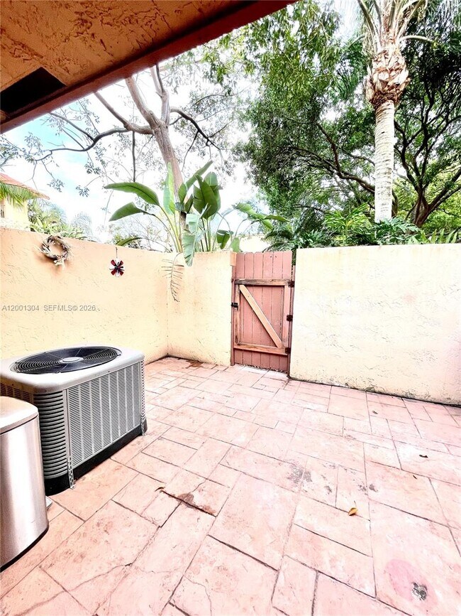 Building Photo - 11288 SW 9th Ct