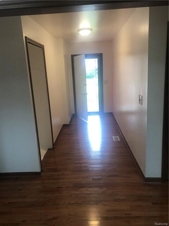 Building Photo - 45252 Claymore Dr