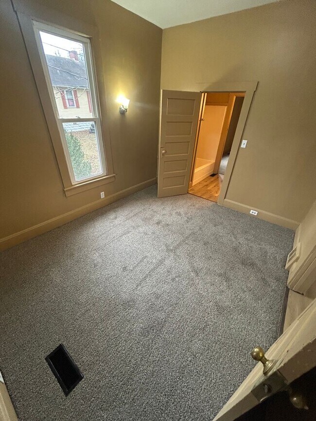 Foto del edificio - 606 E Riverside Dr