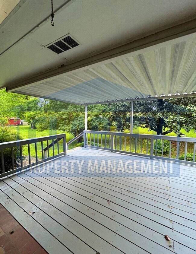 Building Photo - Charming Ranch-Style Home in the Heart of ...