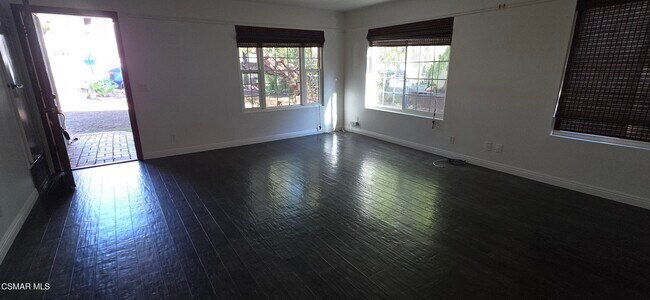 Foto del edificio - 143 Timber Rd