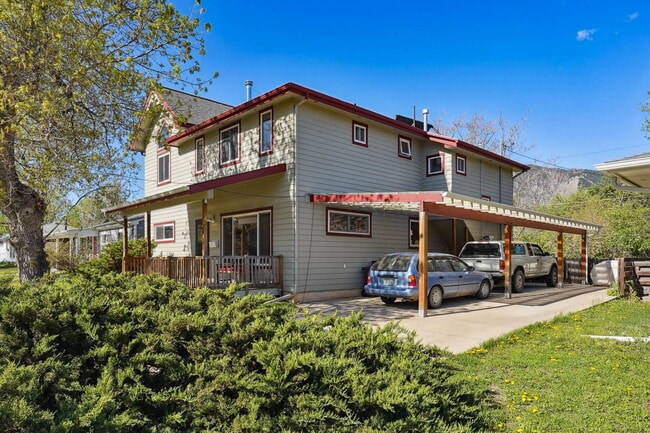 Building Photo - 265 31st St
