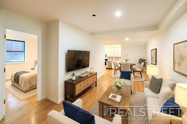 Foto del edificio - Spacious 2 Bedroom in Williamsburg!