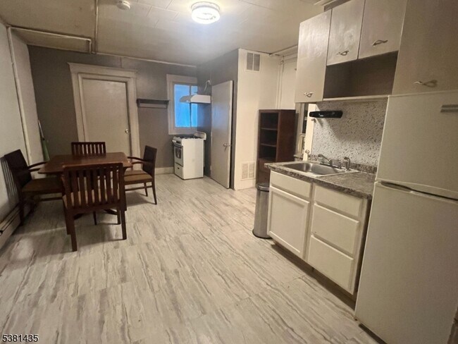 Foto del edificio - 416-418 E Main St
