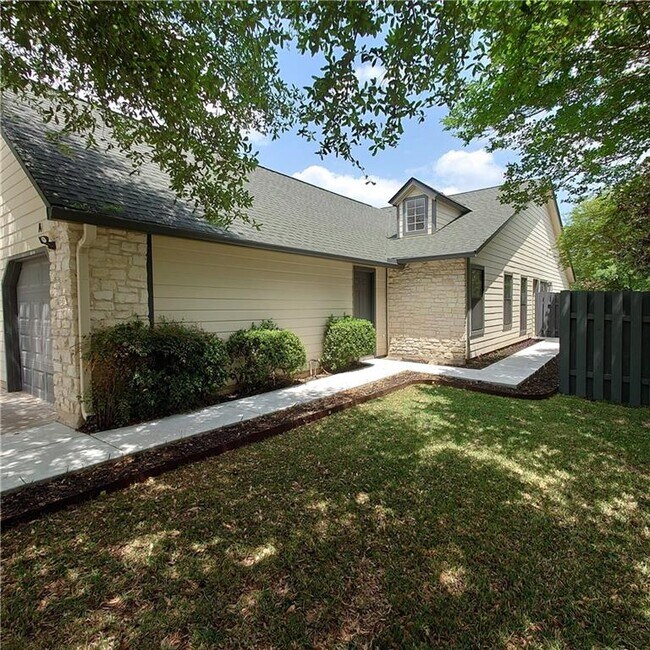 Building Photo - 333 Fantail Loop