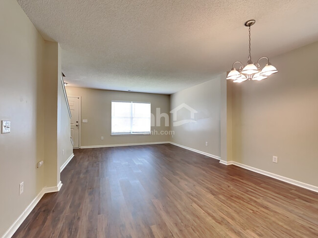 Foto del edificio - 1030 Briar Rose Ln