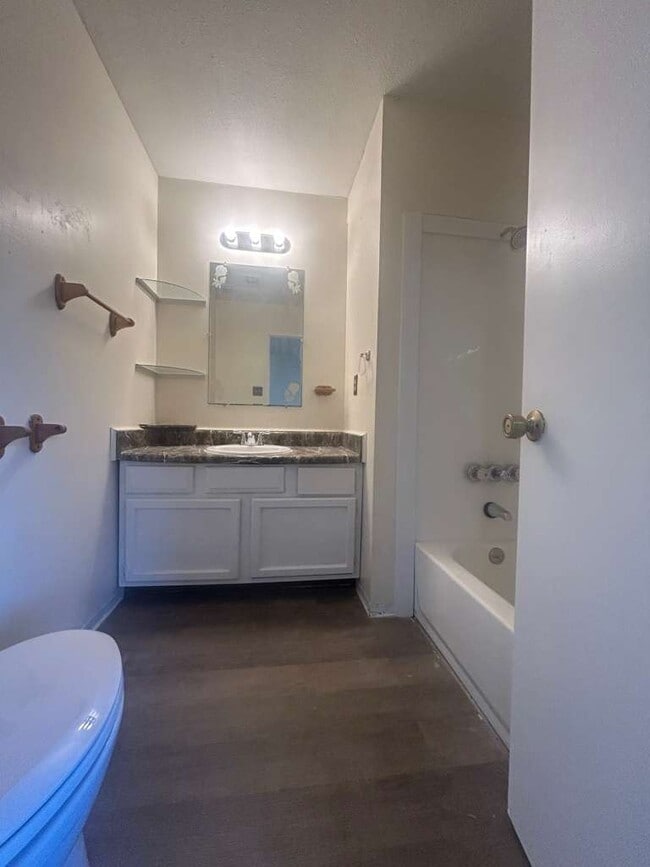 Building Photo - 1817 Victoria Dr