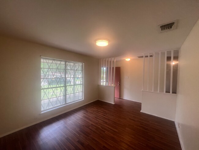 Foto del edificio - 5918 Fir Valley Dr