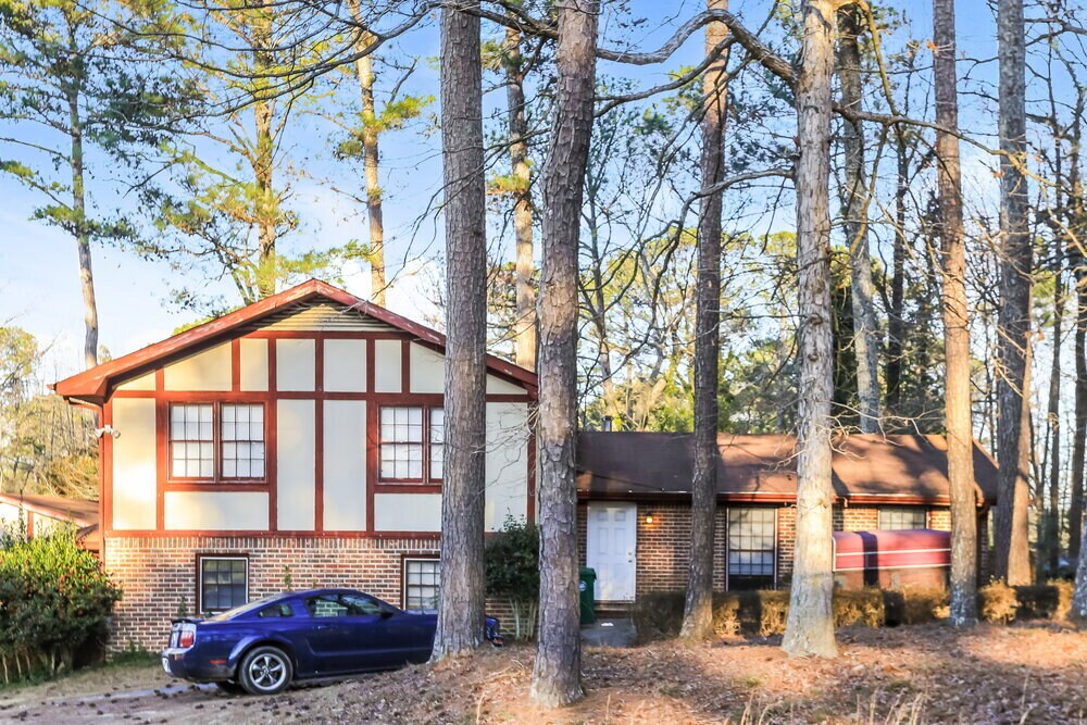 Primary Photo - 664 S Indian Creek Dr