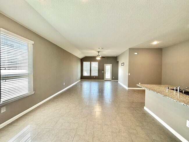 Foto del edificio - 5123 Rue Dela Croix Dr