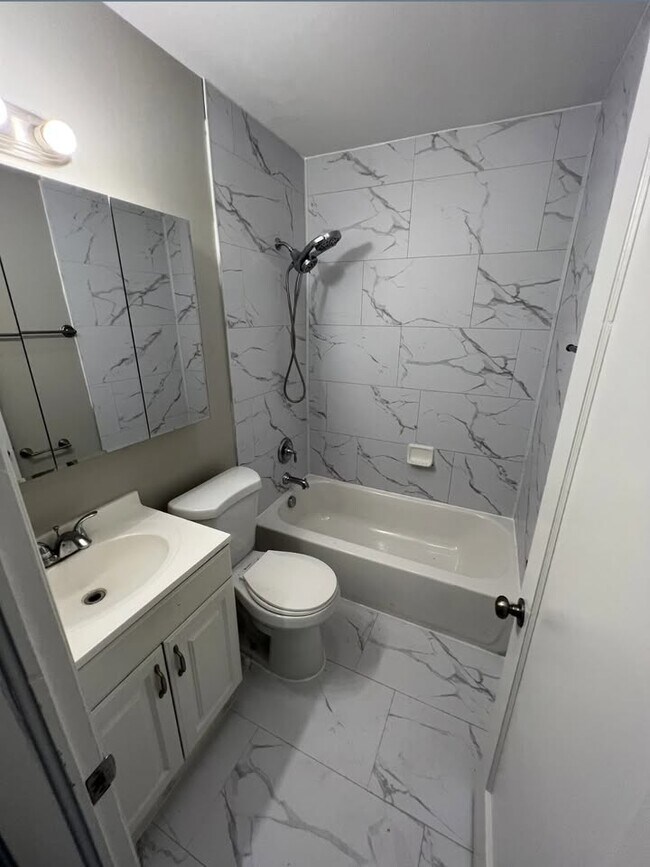 Building Photo - 633 E 500 S