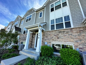 Building Photo - 208 Goldenrod Dr