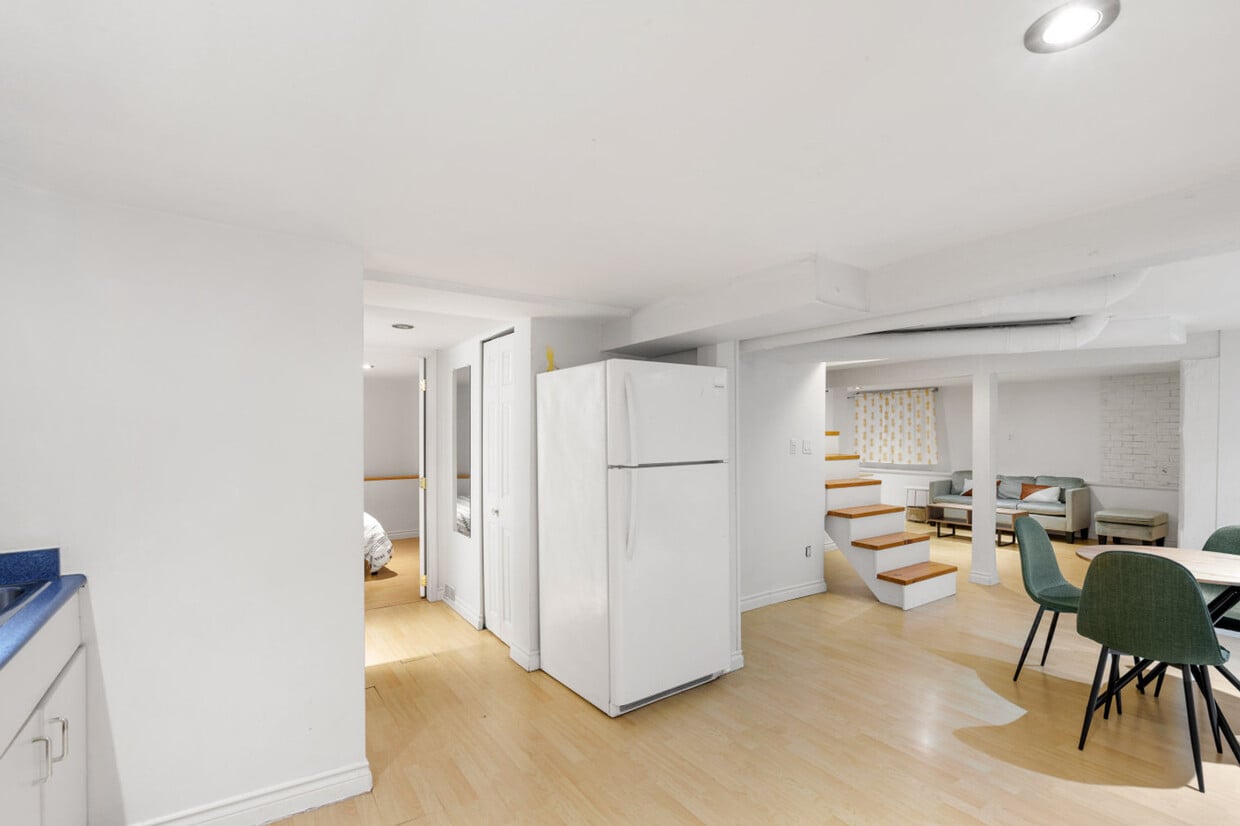 Primary Photo - 2580 Trafalgar St