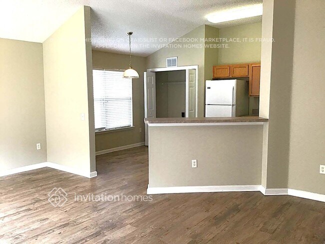 Foto del edificio - 3513 Whisper Creek Blvd