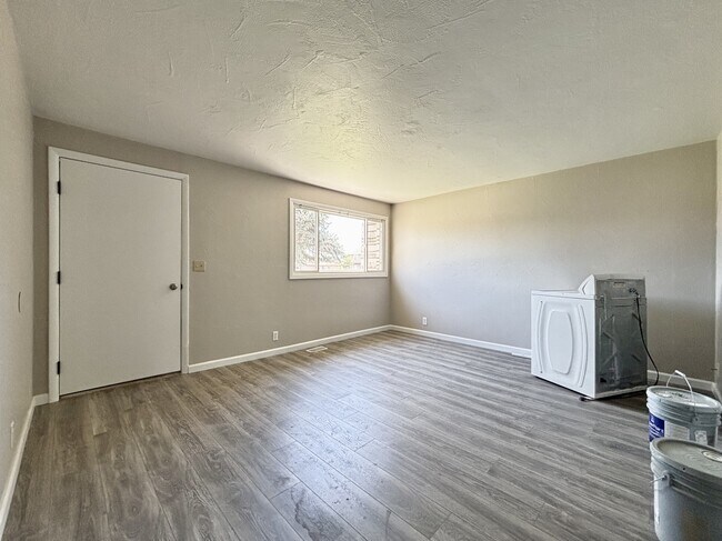 Foto del edificio - 10330 Flatland St