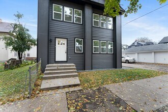 Building Photo - 911 W 31st St