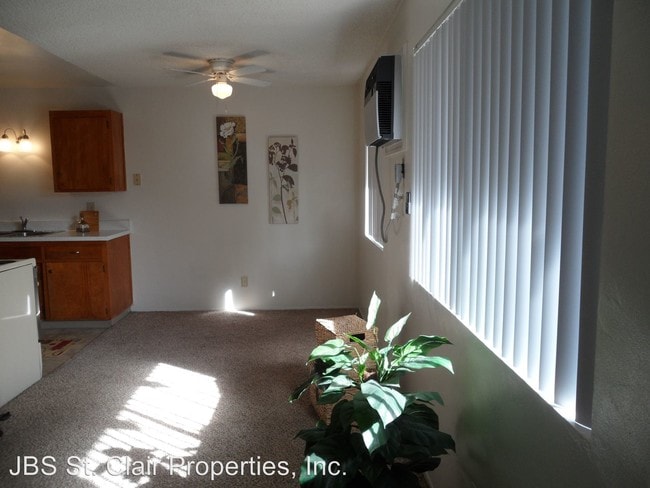 Building Photo - 501 Lansing Dr