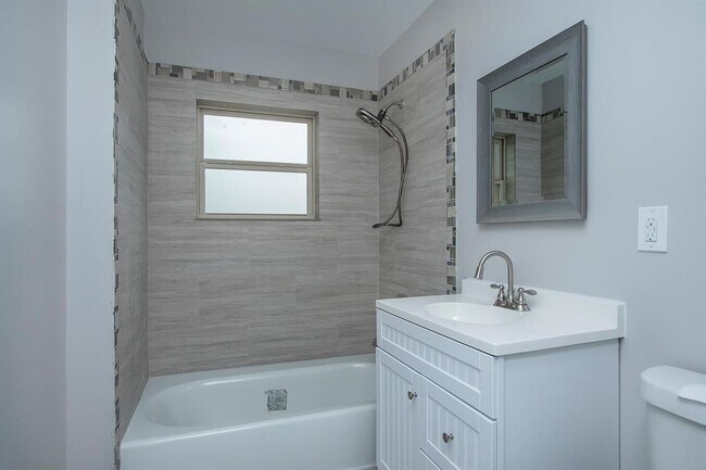 Building Photo - 3328 Blodgett St