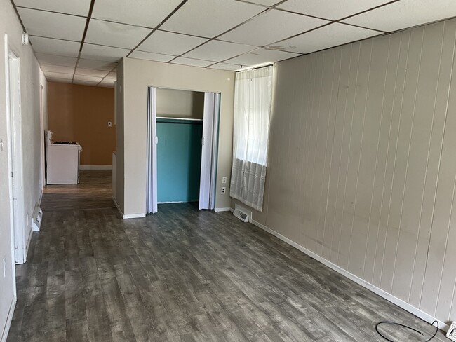 Building Photo - 602 East Lutton Street, Unit Front