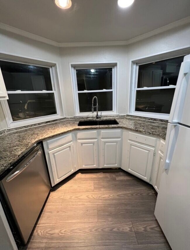 Foto del edificio - 12232 Woodland Hills Dr