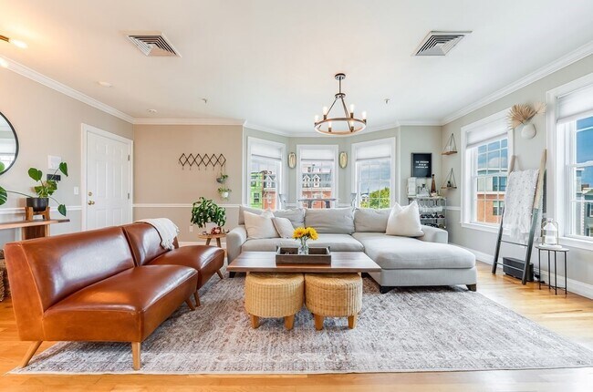 Building Photo - 601-611 E Broadway