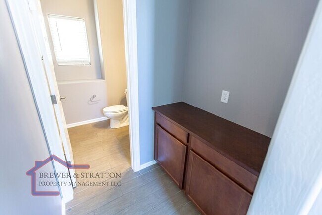 Building Photo - 19132 Kingbird Dr