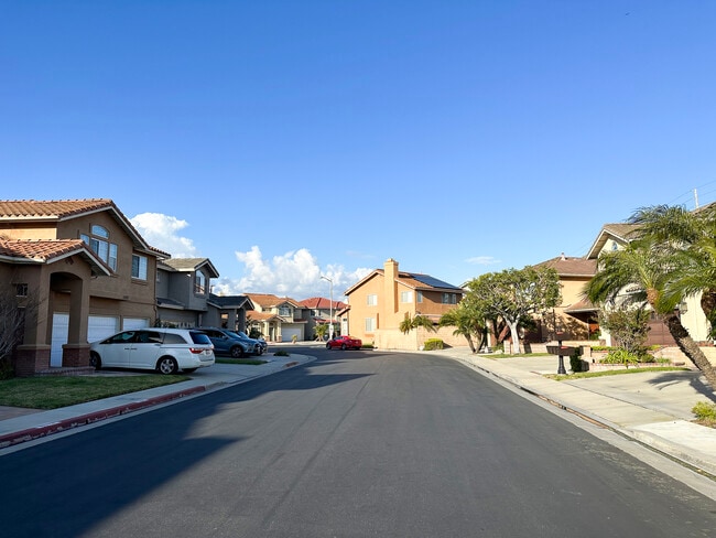 Foto del edificio - 5772 Kylie Ave