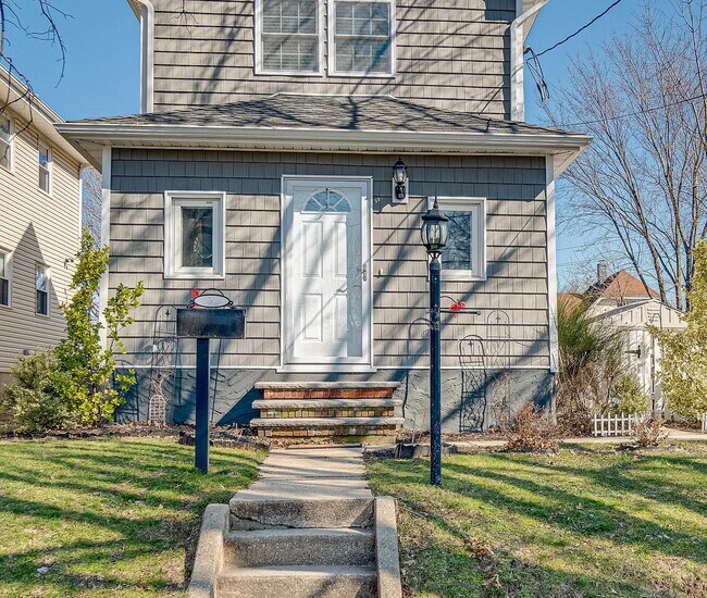 Building Photo - 1849 Paterson St