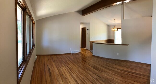 Building Photo - 865 Charlotte Dr