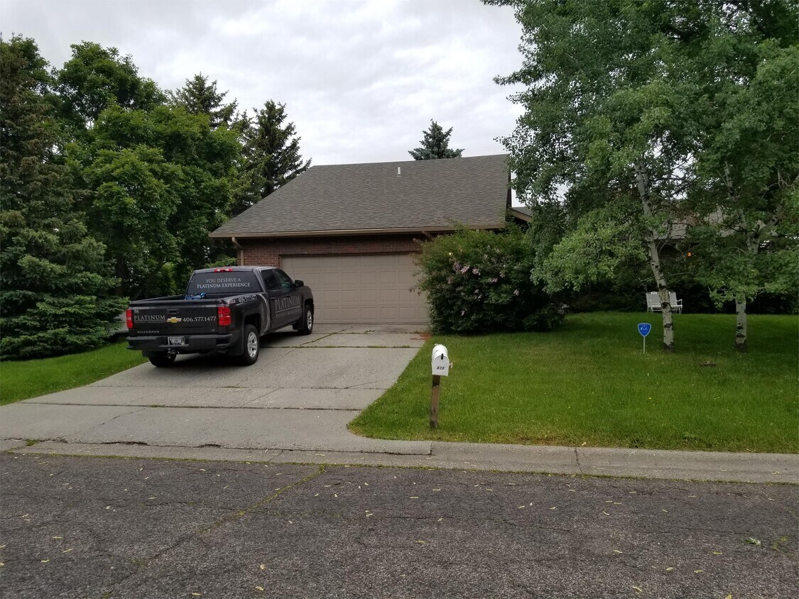 Primary Photo - 815 Blackmore Pl