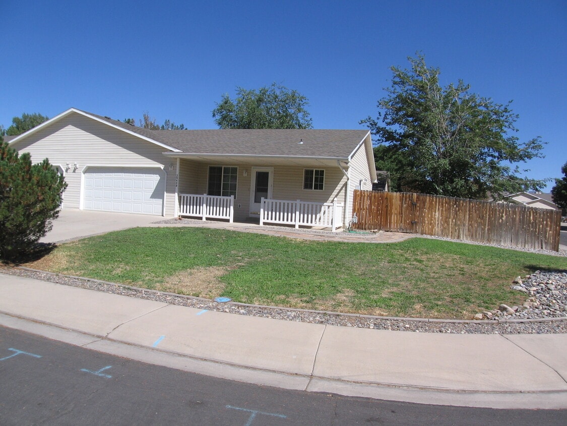 Primary Photo - 2944 S Palace Cir