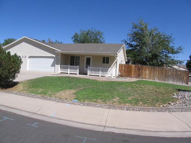 Building Photo - 2944 S Palace Cir