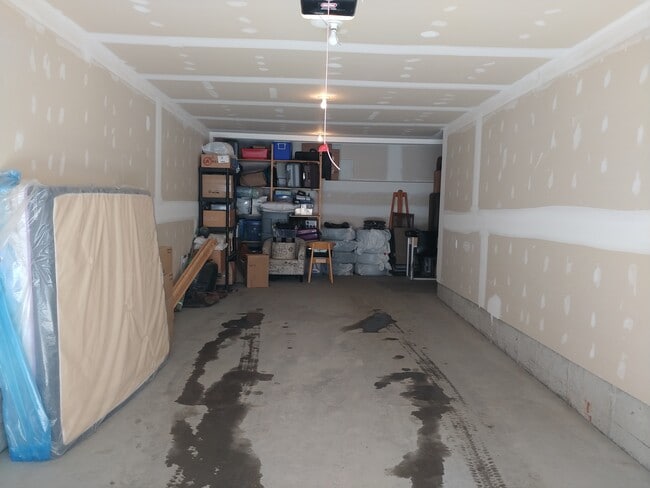Garage double avec espace de rangement - 1225 Kings Heights Way SE