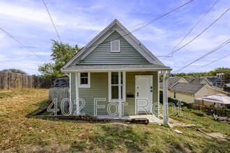Building Photo - 1240 S 15th St