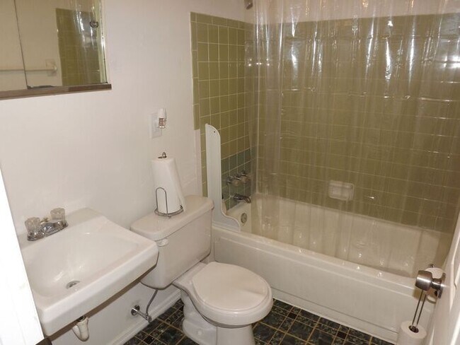 Foto del edificio - COMING SOON! Updated 2 bed 1 bath Condo