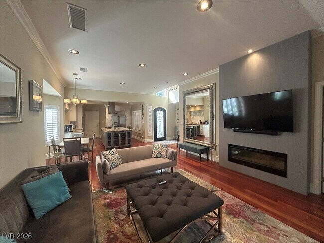 Foto del edificio - 7060 Big Springs Ct