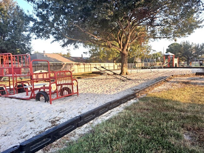 Building Photo - 7226 Thicket Trail Dr