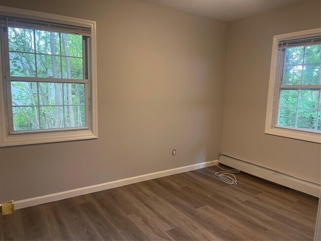 Foto del edificio - 1347 Stony Brook Rd