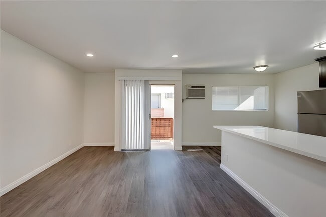 Building Photo - 1305 N Garfield Ave