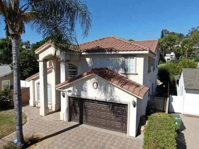 Foto del edificio - 5039 Serrania Ave