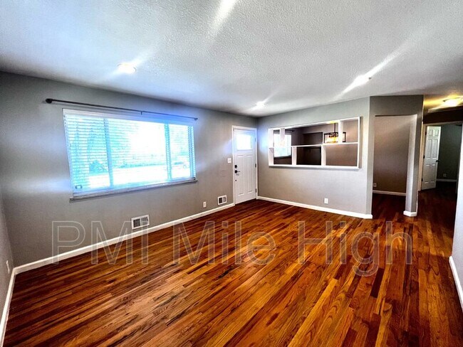 Building Photo - 2901 Cottonwood Dr