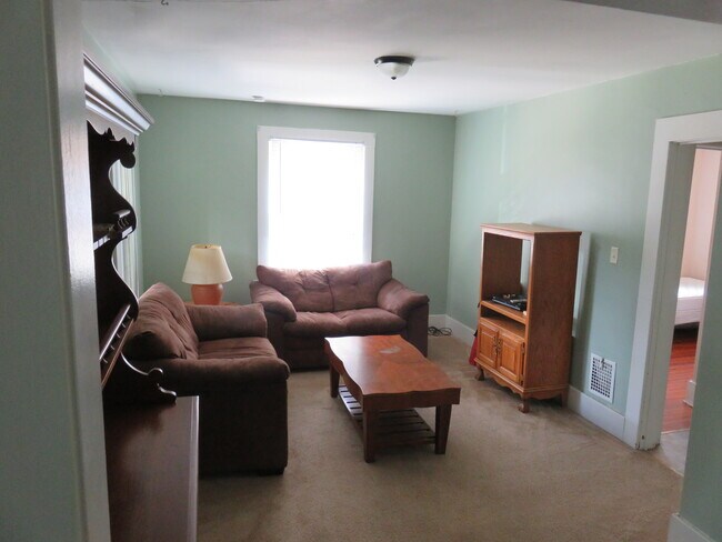 Living rm - 213 Greenwood Pl