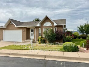 Building Photo - 1070 E 5600 S