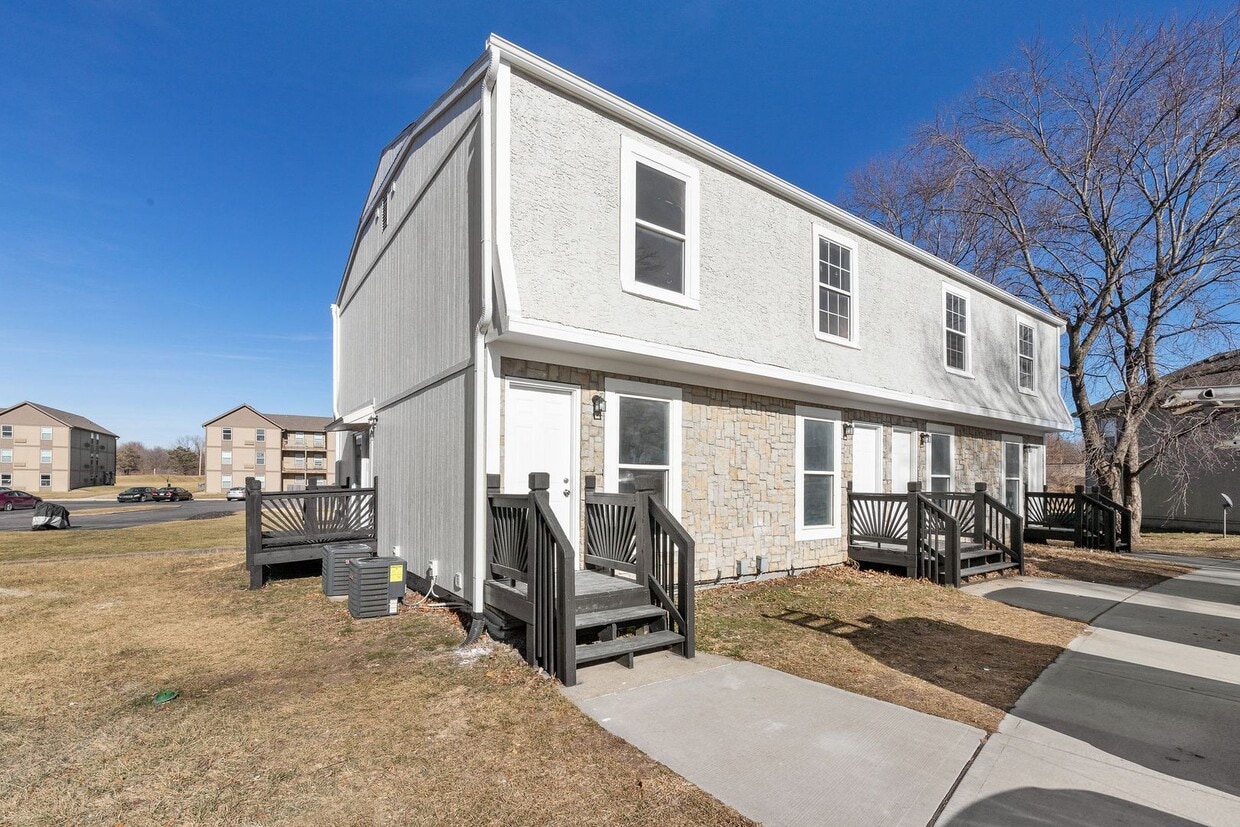 632638 S Lakehurst Dr Unit 632, Olathe, KS 66061 Room for Rent in