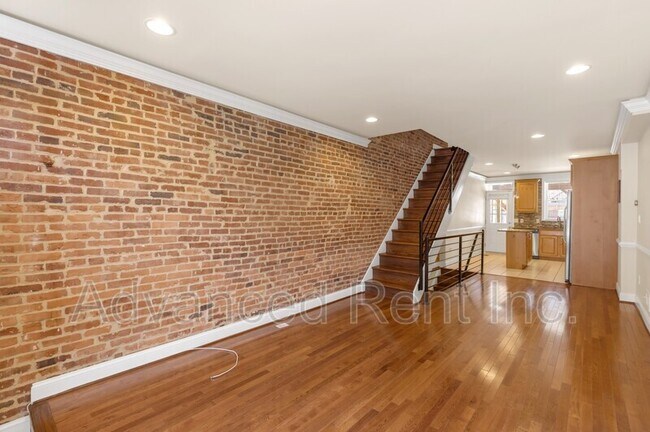 Building Photo - 502 S Decker Ave