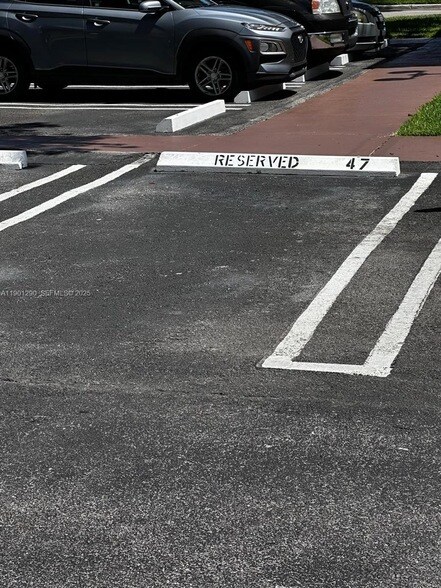 Building Photo - 3390 NE 13th Cir Dr